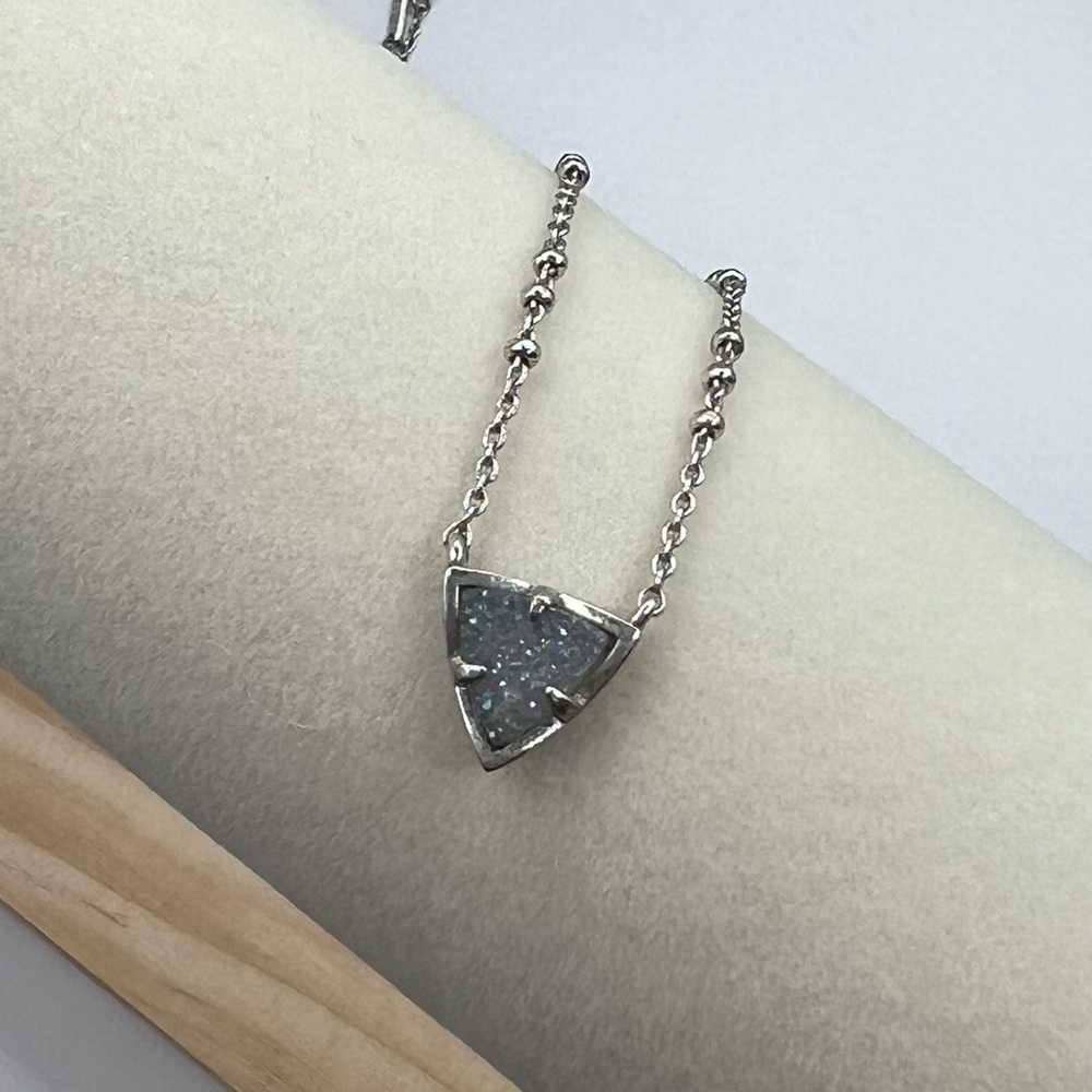 KENDRA SCOTT | Perry Short Pendant Necklace